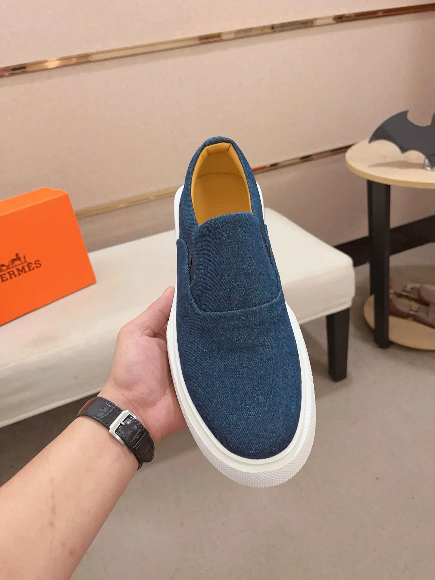 Men's clothing and shoes💰: 442💰《HERMES》【Classic original single version】Hermès; top 🔝purchase agent🔍🔍men's latest 🇺🇸 counter sales simultaneously, imported from Italy original ▲▲cowhide ▲▲ (high-end, nobility, class) ) Exquisite workmanship (Italian 🇮🇹 imported water-dyed 🐂 cowhide lining) sole: original sole provided by the original factory, ⚠️exclusive double-layer activity·TPR·rubber·combined molded outsole; super comfortable·wear-resistant·non-slip·environmental protection The real thing is more beautiful if you take the real thing (high quality, follow the order). You can enter and exit the counter at will * Number of yards: 38-44 (45 can be customized and cannot be returned or exchanged)